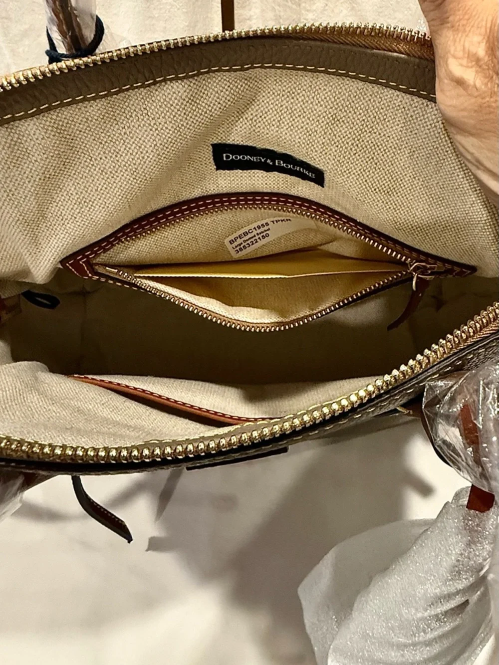 NWT Dooney & Bourke Pebbled Grain Taupe Leather Domed Satchel. - Picture 9 of 10